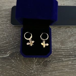 Costume jewelry. Gold honeybee earrings . Never worn.
